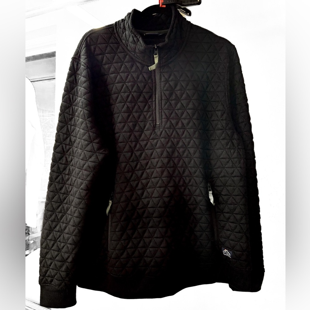Mountain and Isles Black Quilted Quarter-Zip Pullover